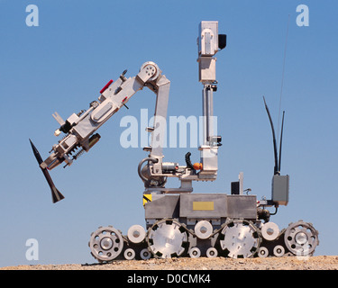 Un robot de neutralisation des explosifs et munitions à l'uranium appauvri une poignées ronde sabot Banque D'Images