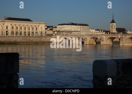 Pont Cessart construit au 18ème siècle VILLE DE SAUMUR SUR LES BORDS DE LA LOIRE Maine-et-Loire (49) FRANCE Banque D'Images