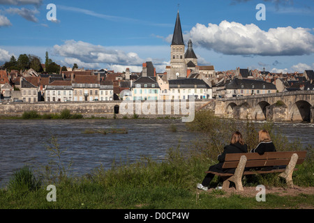 Ville LA-CHARITE-SUR-LOIRE VIEUX PONT L'ÉGLISE NOTRE-DAME QUAIS CLASSÉS AU PATRIMOINE MONDIAL DE L'UNESCO SITE Nièvre (58) bourgogne france Banque D'Images