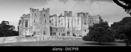 Le noir et blanc Raby Castle, Staindrop, Darlington, Durham County, Angleterre, Grande-Bretagne, Royaume-Uni Banque D'Images