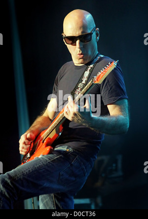 Joe Satriani sur la première nuit de sa tournée britannique à la Manchester Apollo Manchester, Angleterre Banque D'Images