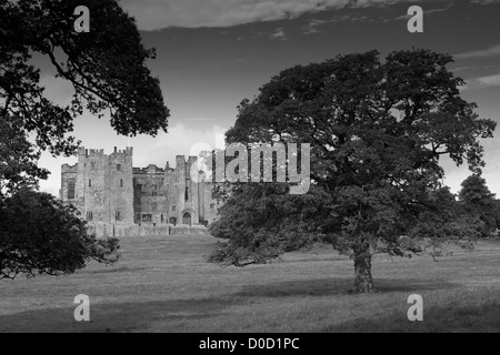 Le noir et blanc Raby Castle, Staindrop, Darlington, Durham County, Angleterre, Grande-Bretagne, Royaume-Uni Banque D'Images