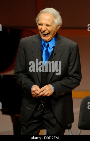 L'Amazing Kreskin aka George Kresge Jr. sur scène à la Glenn Gould Studio. Toronto, Canada - 13.10.10 Banque D'Images