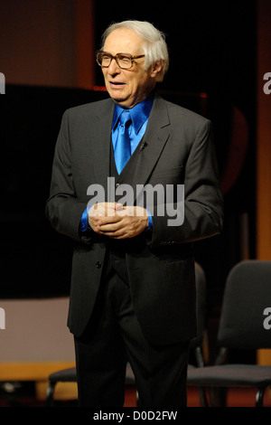 L'Amazing Kreskin aka George Kresge Jr. sur scène à la Glenn Gould Studio. Toronto, Canada - 13.10.10 Banque D'Images