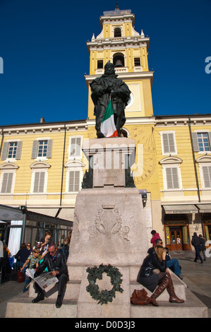 Statue de Giuseppe Garibaldi à Piazza Garibaldi square centre ville de Parme Émilie-Romagne Italie Europe centrale Banque D'Images