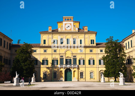 Palazzo Ducale bâtiment dans le parc Parco Ducale ville Parme Émilie-Romagne Italie Europe centrale Banque D'Images