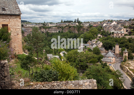 Le trou de Bozouls CIRQUE NATUREL DANS LA FORME HORSESHOE BOZOULS intitulée L'UN DES PLUS BEAUX VILLAGES DE FRANCE BOZOULS AVEYRON (12) FRANCE Banque D'Images