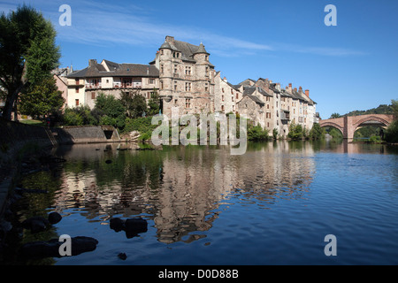 Ancien palais construit en 1572 Pont-Vieux pont construit au 11ème siècle SUR LE LOT CHEMIN SAINT JACQUES COMPOSTELLE ROUTE ESPALION AVEYRON (12) Banque D'Images