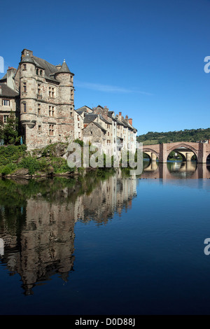 Ancien palais construit en 1572 Pont-Vieux pont construit au 11ème siècle SUR LE LOT CHEMIN SAINT JACQUES COMPOSTELLE ROUTE ESPALION AVEYRON (12) Banque D'Images