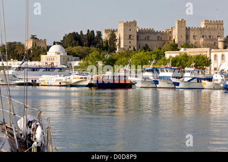 Port de l'île de Rhodes en Grèce Banque D'Images