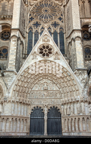 Porte principale façade occidentale CATHÉDRALE SAINT-ETIENNE DE BOURGES Joyau de l'architecture gothique classée au patrimoine mondial de l'UNESCO SITE CHER Banque D'Images
