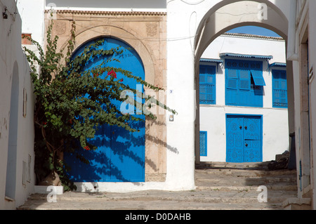 Une scène de rue à Sidi Bou Said, Tunisie. Banque D'Images