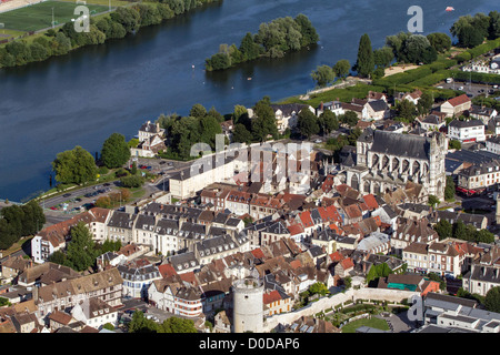 La VILLE DE VERNON SUR LES RIVES DE LA SEINE AVEC SA COLLÉGIALE NOTRE-DAME EURE (27) Normandie France Banque D'Images