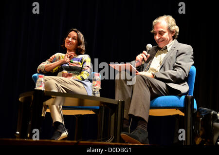 Barcelone, Espagne. 22 novembre 2012. Le film indépendant français muse Jeanne Balibar dans une table ronde d'une conversation avec un représentant de la Cinémathèque de Catalunya pendant le Festival du Film Indépendant de l'Alternativa de Barcelone le 22 novembre 2012 dans l'après-midi au siège de l'Institut Français de Barcelone. Projettent ensuite le film de Jacques Rivette, dans lequel elle agit, 'Ne pas touchez pas la hache" Banque D'Images