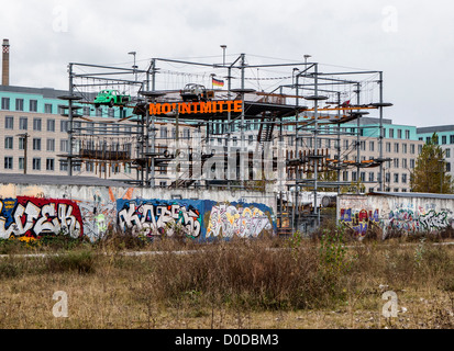 MountMitte - Parc d'aventure avec de hauts cadres d'escalade en corde et des parcours d'obstacles pour tous les âges à Mitte, Berlin, Allemagne Banque D'Images