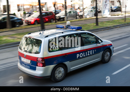 Voiture de police fédérale autrichienne le 5 octobre 2012 à Vienne, Autriche. Banque D'Images