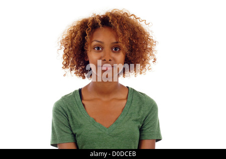 Jolie femme noire closeup portrait isolé sur fond blanc Banque D'Images