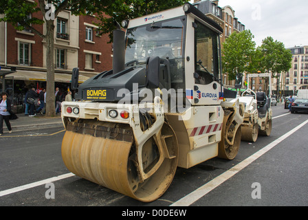 Paris, France, le matériel de construction sur la rue, à vapeur Banque D'Images