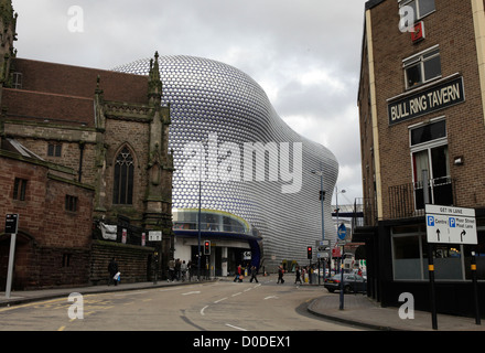 Une grande image de la centre commercial Bullring Centre à Birmingham , West Midlands, Angleterre Royaume-uni, montrant les bâtiments victoriens en premier plan Banque D'Images