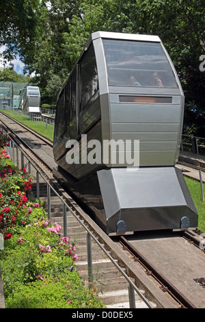 Funiculaire PERMETTANT L'ACCÈS À LA BUTTE MONTMARTRE ET DU SACRÉ-CŒUR DE PARIS (75) FRANCE Banque D'Images