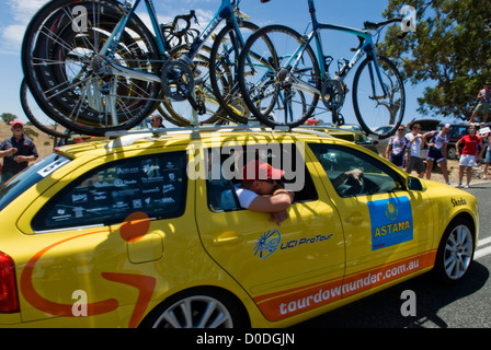 Véhicule de soutien de l'équipe Astana lors du Tour Down Under 2009, Lance Armstrongs équipe retour Banque D'Images