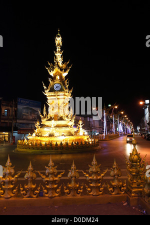 Tour de l'horloge d'or à Chiang Rai, Thaïlande, Asie Banque D'Images