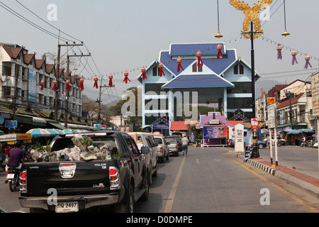 Poste frontière entre Mae Sai, la province de Chiang Rai et Tachilek au Myanmar ou Birmanie, Thaïlande, Asie. Banque D'Images