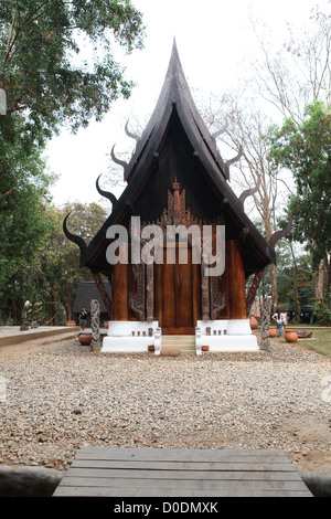 Si Baan Dum, 40 petites maisons noir avec les oeuvres de l'artiste national Thawan Duchanee,province de Chiang Rai, Thaïlande, Asie. Banque D'Images