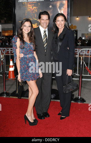 Lucy, Chris Ciaffa Ciaffa et Mimi Rogers Los Angeles Premiere de 'Arrêter' tenue au Regency Village Theatre Westwood, Banque D'Images