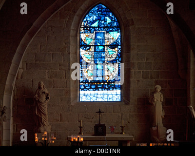 Vitraux de l'église de st.valery,conçu par l'artiste Georges Braque. Banque D'Images