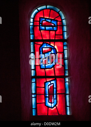 Vitraux de l'église de st.valery,conçu par l'artiste Georges Braque. Banque D'Images