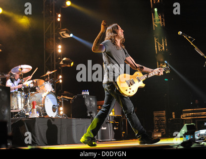 Daughtry effectuée au Grand Arena le 27 octobre pour des milliers d'impatients et les fans. La sortie de leur premier album Banque D'Images