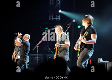 Daughtry effectuée au Grand Arena le 27 octobre pour des milliers d'impatients et les fans. La sortie de leur premier album Banque D'Images