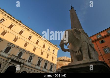 La place de Minerva, sait comme 'Small' Place de l'éléphant, Rome, Italie, Europe Banque D'Images