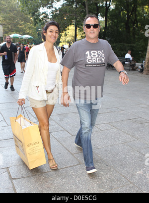 Jean Reno et sa femme Zofia Borucka out walking in Manhattan New York, USA - 07.09.10 Banque D'Images