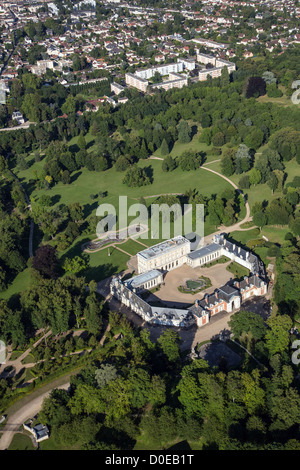 Vue aérienne de BIZY Château et parc de l'ancien 18ème siècle résidence ...