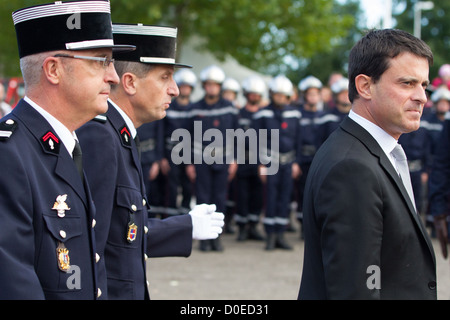 MANUEL VALLS, MINISTRE DE L'INTÉRIEUR LE COLONEL ERIC FAURE PRÉSIDENT FNSPF 19E CONGRÈS NATIONAL DES POMPIERS FRANÇAIS AMIENS SOMME (80) Banque D'Images