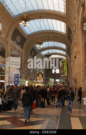 La gare centrale de Milan, Italie, Europe. Banque D'Images