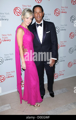 Bryant Gumbel Hilary ; La bibliothèque de Gumbel Avantage Lions tenue à la Bibliothèque publique de New York New York USA Banque D'Images