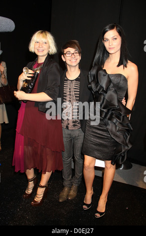 Sia Furler, Christian Leigh Lezark et Siria Mercedes-Benz IMG New York Fashion Week Spring/Summer 2011 - Christian Siria - Banque D'Images