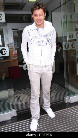 Gagnant Brian Dowling de Ultimate Big Brother 2010 en dehors de la BBC Radio One studios Londres, Angleterre Banque D'Images