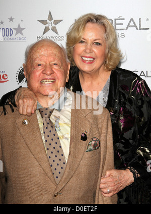 Mickey Rooney et épouse, Jan Chamberlin le 50e anniversaire d'anniversaire pour l'Hollywood Walk of Fame qui a eu lieu sur la promenade de Banque D'Images