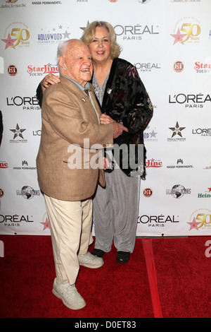 Mickey Rooney et épouse, Jan Chamberlin le 50e anniversaire d'anniversaire le Hollywood Walk of Fame qui a eu lieu sur la promenade de Banque D'Images