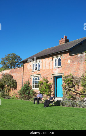 Jardiniers cottage dans le jardin clos, Croft Castle, Herefordshire, Angleterre, RU Banque D'Images