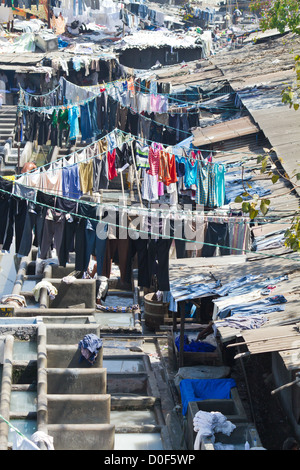 Vue sur la blanchisserie en plein air dans Dhobi Ghat à Mumbai, Inde Banque D'Images