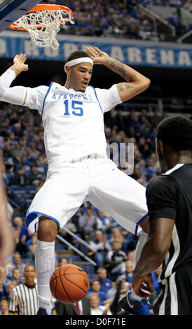 Le 23 novembre 2012 - Lexington, KY., US - New York's Willie Cauley-Stein (15) trempés dans la première moitié du Long Island at California men's basketball game à Rupp Arena de Lexington, KY., le vendredi 23 novembre 2012. Photo par Pablo Alcala | Personnel (crédit Image : © Lexington Herald-Leader/ZUMAPRESS.com) Banque D'Images