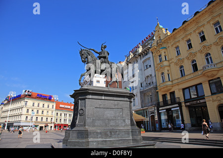 Statue de la place Ban Jelacic et dans la vieille ville de Zagreb, Croatie, Banque D'Images