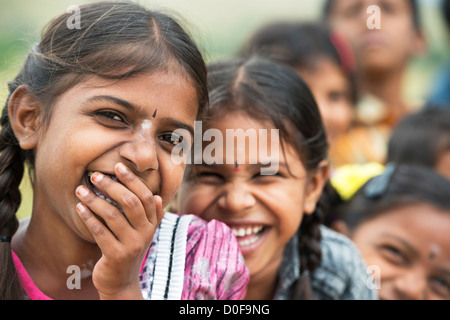 Young Smiling happy filles indiennes. L'Andhra Pradesh. L'Inde Banque D'Images