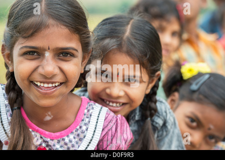 Young Smiling happy filles indiennes. L'Andhra Pradesh. L'Inde Banque D'Images