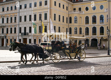 Cheval chariot landau, Dresde, Saxe, Saxe, Allemagne Banque D'Images